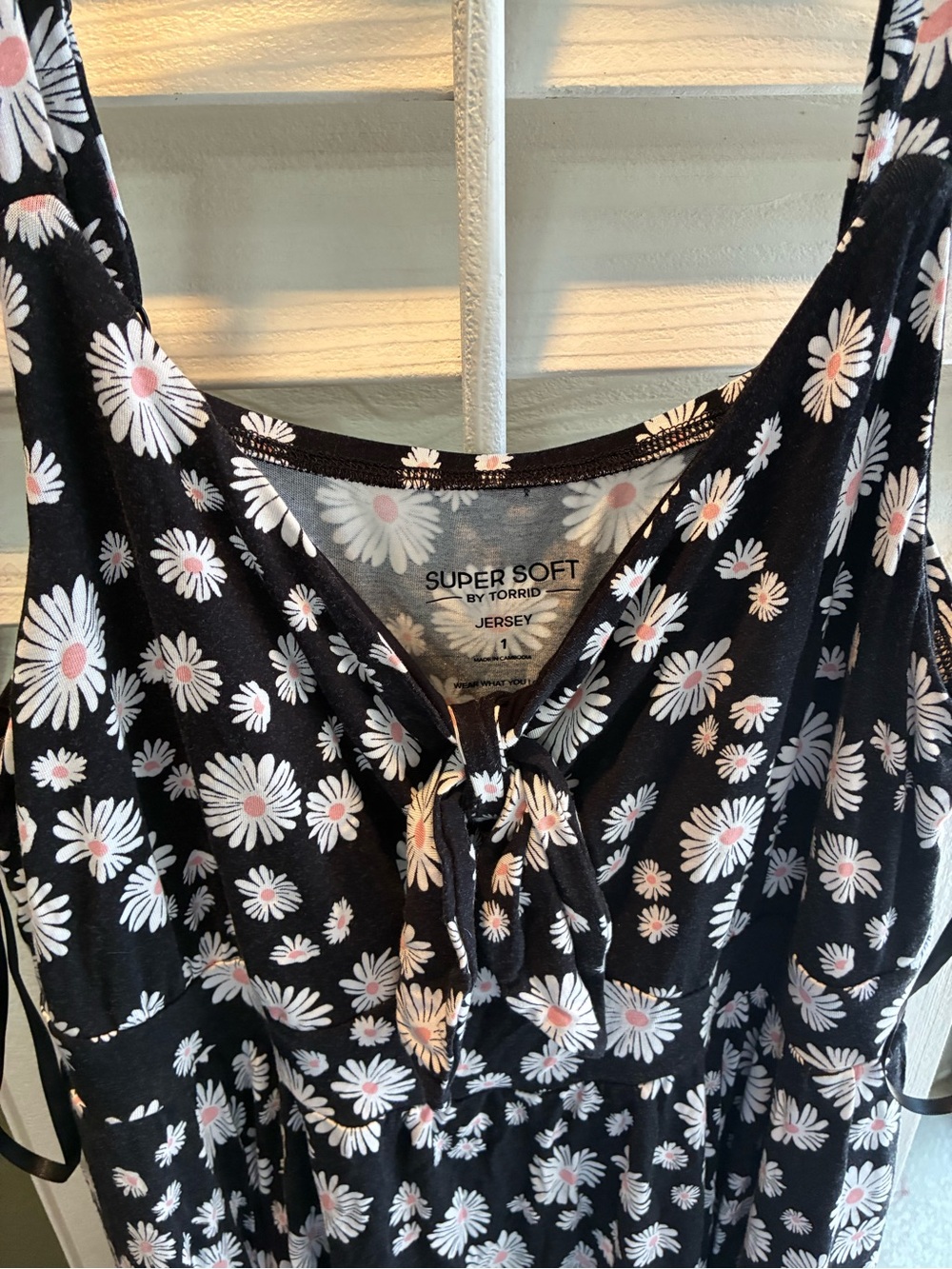 torrid Black Daisy Tie-Front Midi Dress with White Florals - Picture 5 of 13